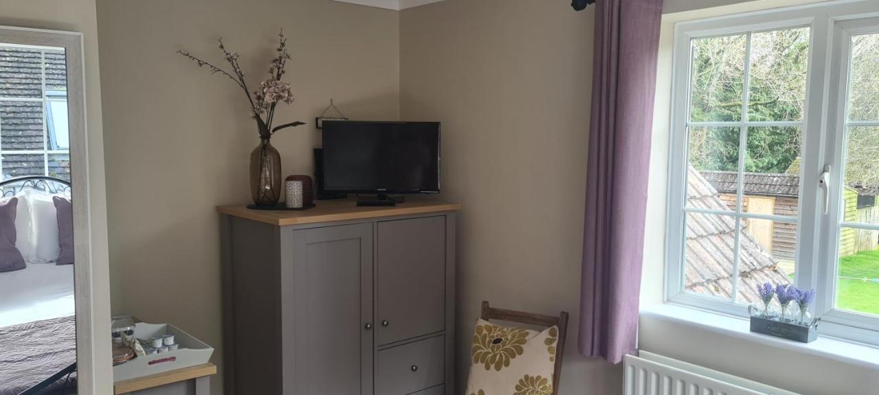 Bed and Breakfast Ha'Penny Acre Sherfield English Esterno foto